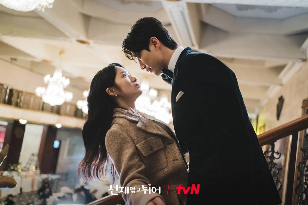 K-drama Lovely Runner Explained starring Kim Hye Yoon, Byeon Woo-Seok (kdramaomo.com)